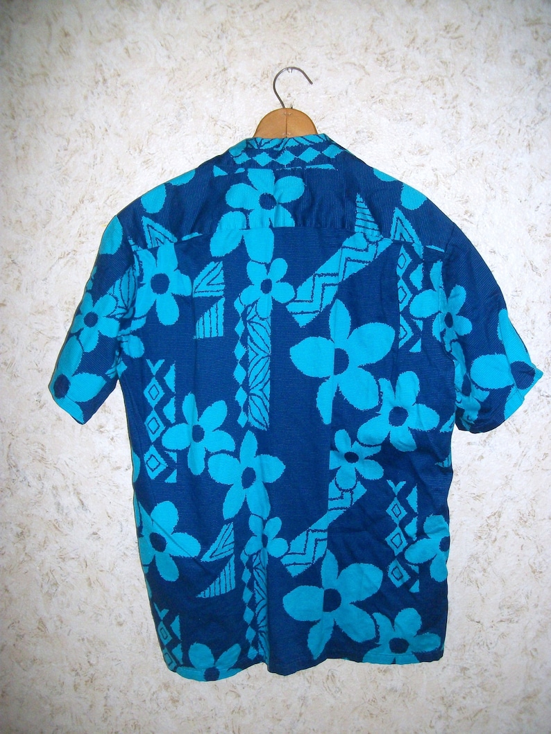 Vintage 80s HAWAIIAN SHIRT Blue Floral Button Down Hipster Shirt Short Sleeves Made in Hawaii Linen Beach Cruise Vacation Wear Mens XL