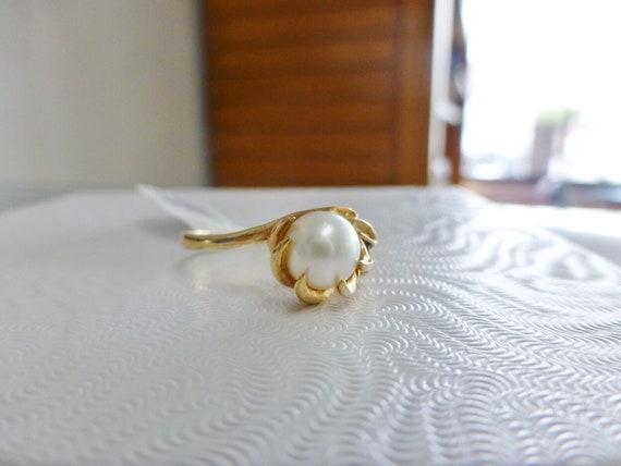 Vintage Swirling Claw Pearl Solitaire Ring in 10K… - image 4