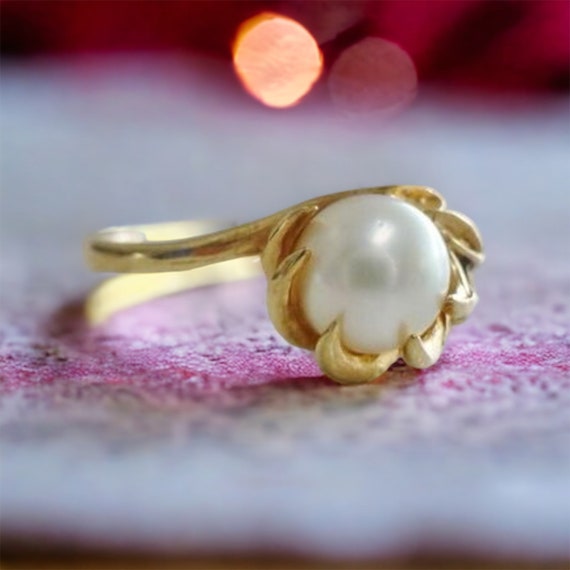 Vintage Swirling Claw Pearl Solitaire Ring in 10K… - image 1