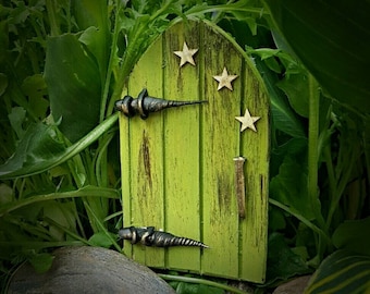 The Goblin fairy door/customizable colour choice.