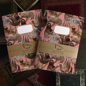 Sleuth of Sloths Print A5 Softcover Journal und Notizbuch Set - 76 linierte Seiten & 36 blanko Seiten - recycelte Materialien - Aquarell Design