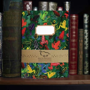 Notatnik Dendrobatidae Dart Frog A5 w miękkiej oprawie z 36 gładkimi stronami – wykonany z materiałów pochodzących z recyklingu – ręcznie malowany akwarelami