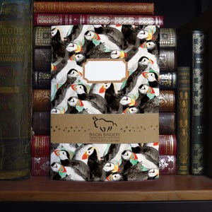 Unwahrscheinlichkeit von Puffins A5 Softcover Liniertes Journal - 76 linierte Seiten - Hergestellt aus recycelten Materialien - Handgemaltes Aquarell Vogel Design