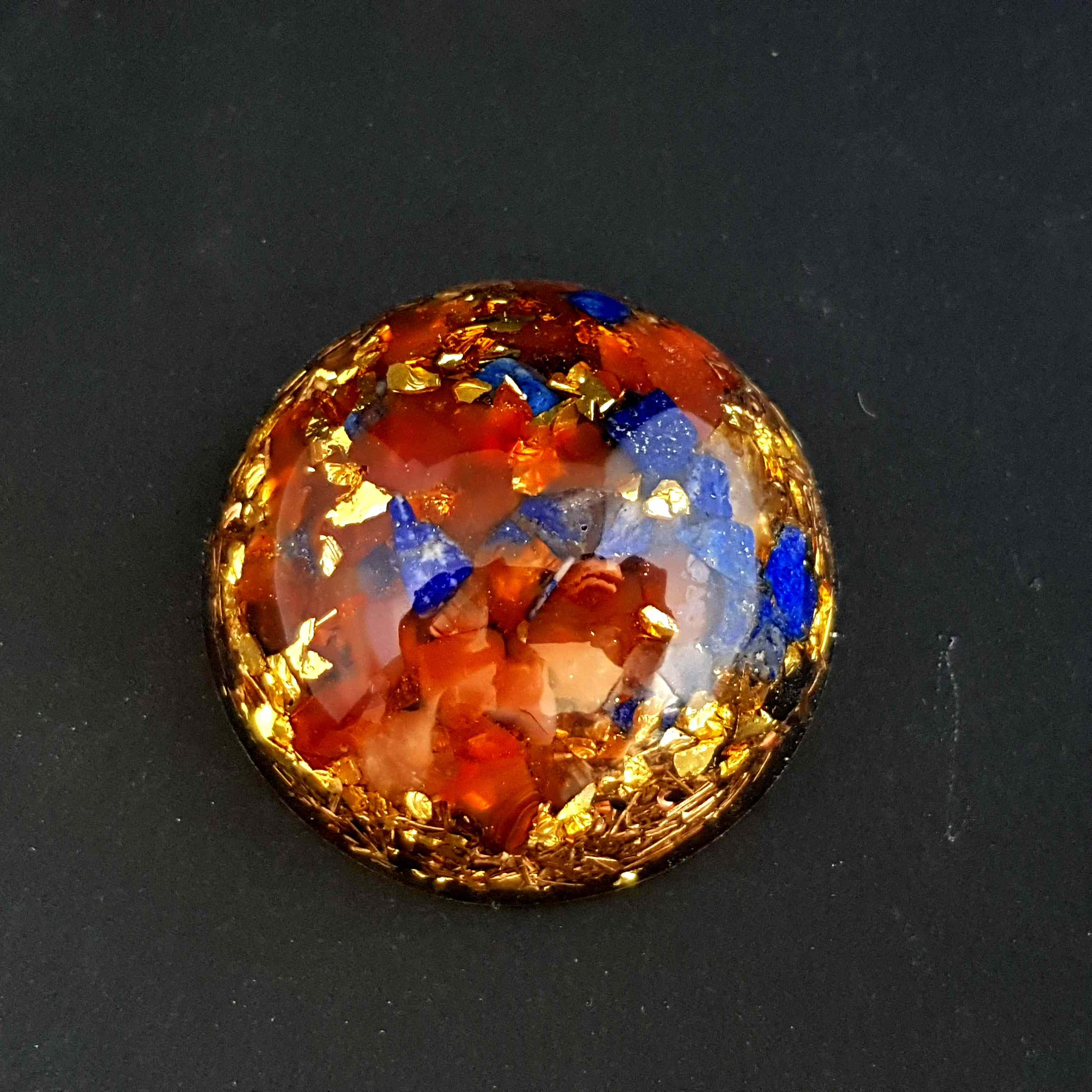 Mini Dôme Orgonite Protection Cornaline/Lapis Lazuli Or