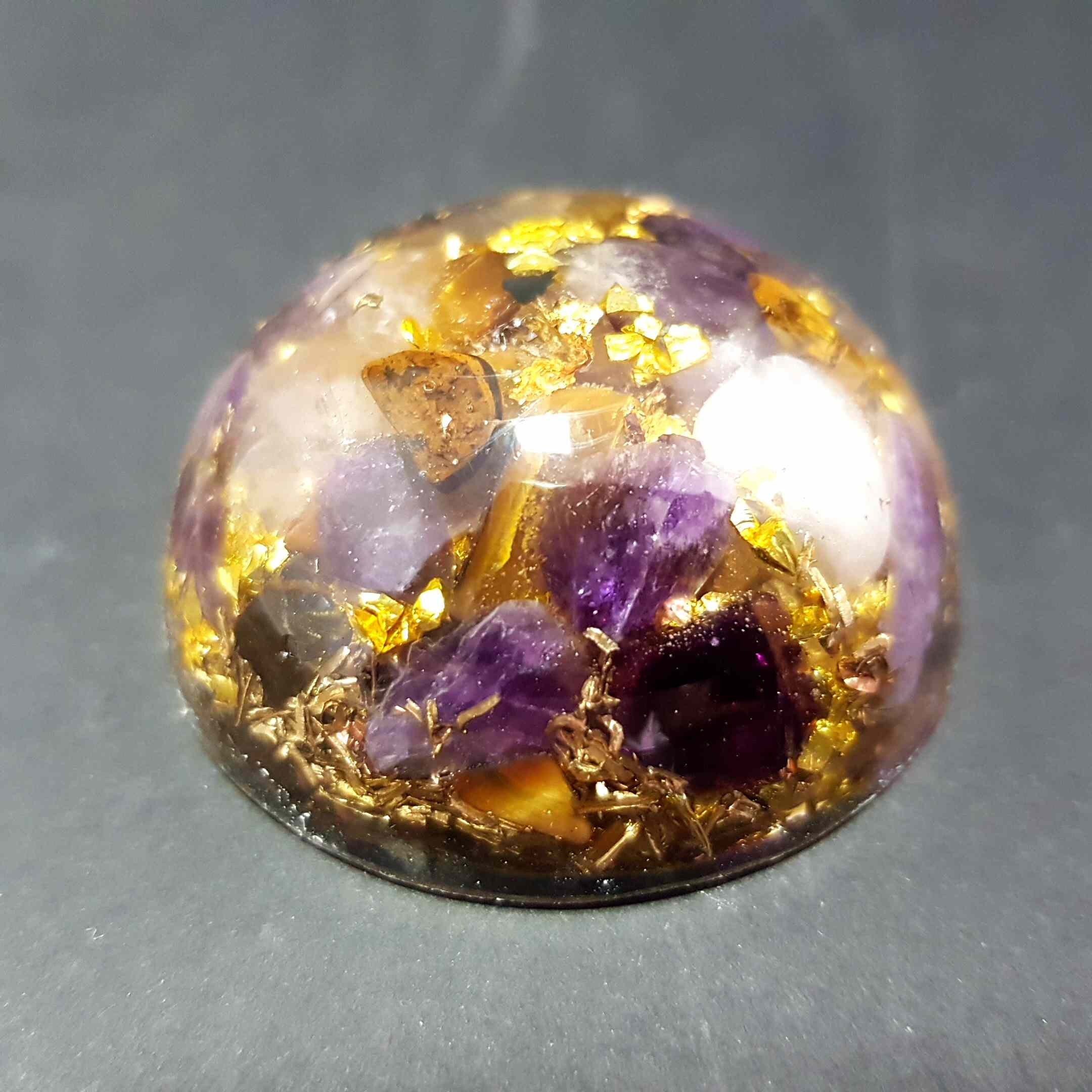 Mini Dôme Orgonite Protection Oeil de Tigre Améthyste Or