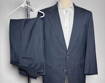 Hart Schaffner Marx Suit Mens 41R 34x26.5 Navy Blue Pinstripe Wool 2-Button f01