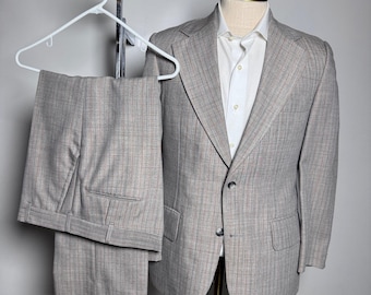 1970s Vintage Suit Mens 38S W34 Tan Windowpane Plaid Vintage 2-Button Vents
