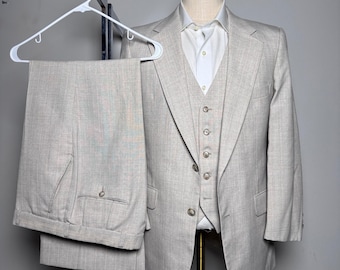 Yves Saint Laurent 3-teiliger Anzug, Herren, Größe 40R/33W, beige Nadelstreifen, Vintage-Weste im französischen Stil