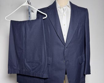 1970s Hickey Freeman Suit Mens 40L 37x32 Navy Blue Herringbone Vintage Wool