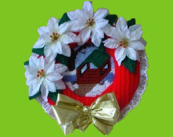 An Old Fashioned Christmas Door Wreath: Plastic Canvas Pattern