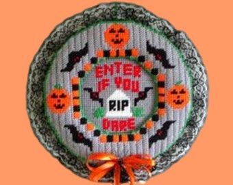 Plastic Canvas Pattern | Halloween Plastic Canvas | Plastic Canvas Halloween Wreath | Plastic Canvas Wreath | Halloween Wreath | PDF Pattern