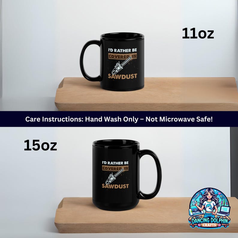 K&ouml;nnte beinhalten: Schwarze Keramiktasse mit einer wei&szlig;en Grafik, auf der "Ich w&auml;re lieber mit S&auml;gemehl bedeckt" steht. Die Tasse ist in den Gr&ouml;&szlig;en 11oz und 15oz erh&auml;ltlich.