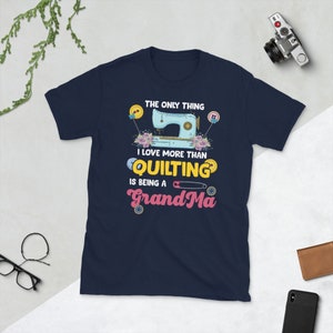L'unica cosa che amo più del quilting è essere una nonna / Maglietta unisex a maniche corte con scritta "Quilter"