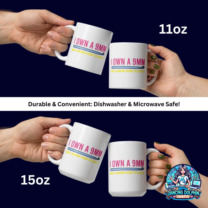 K&ouml;nnte beinhalten: Zwei wei&szlig;e Keramikbecher mit einem rosa und gelben Design. Die Becher haben den Text "I own a 9mm and I know how to use it". Die Becher sind in den Gr&ouml;&szlig;en 11oz und 15oz erh&auml;ltlich.