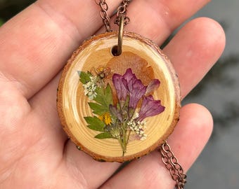 Wildflower Necklace, Pressed Botanicals, Tiny Flowers, Blooms, Flower Petals, Flower Resin, Dandelions, Simple, Wood Slice, Floral Necklace