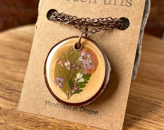 Nature Necklace with Pressed Flowers and Leaves, Leaf Pendant, Real Flower Jewelry, Resin, Wood Slice, Tree, Earthy, Natural Wooden Jewelry