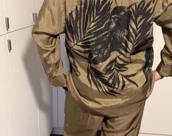 Conjunto de pantalón y mono de seda verde oliva Rafaella para mujer, talla S (parte superior) y talla M (parte inferior).