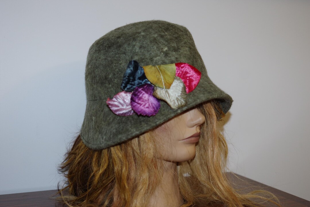 bedacht by simon schulz Geen Gray wool cashmere cloche hat Bedacht by Simon Schulz Geen Gray Wool Cashmere Cloche Hat  main image 3
