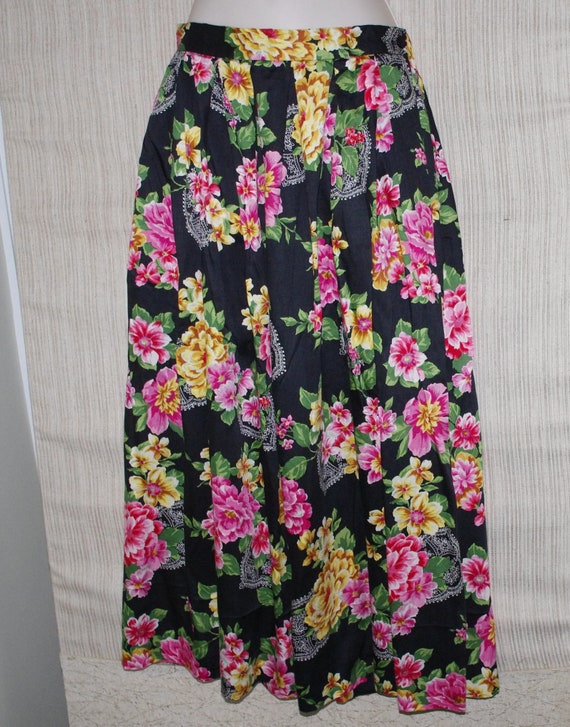 Vintage SUSAN BRISTOL  Rayon Black Floral Pleated 