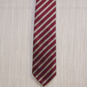 Giorgio Armani Cravatte Men&#39;s Red Striped Silk Necktie  55,5&quot;x 3.75&quot;