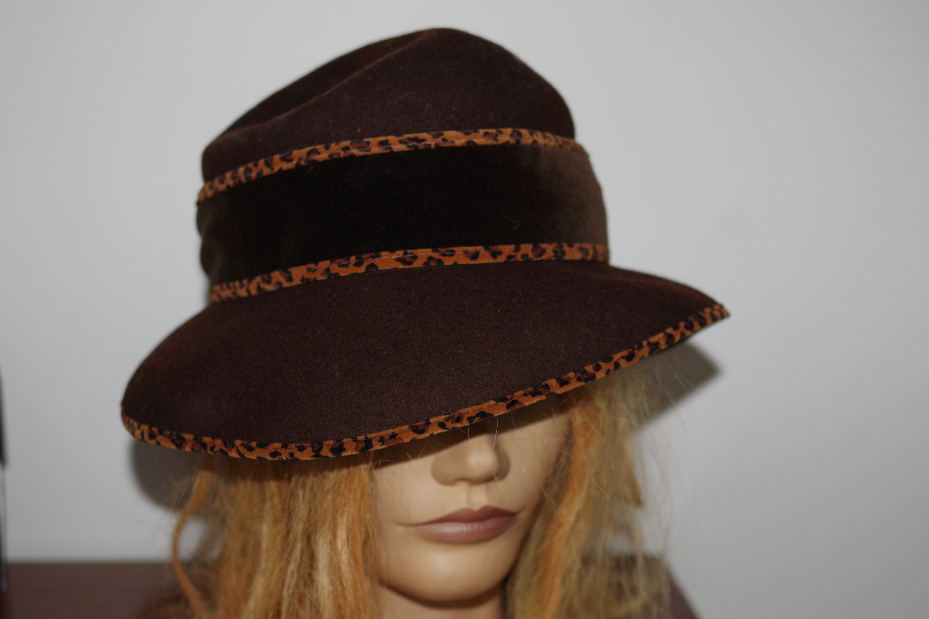 Chapeau Toucan Collection New York – Vert Nuit, Laine Feutrée, Brodé Fleurs Et Oiseau