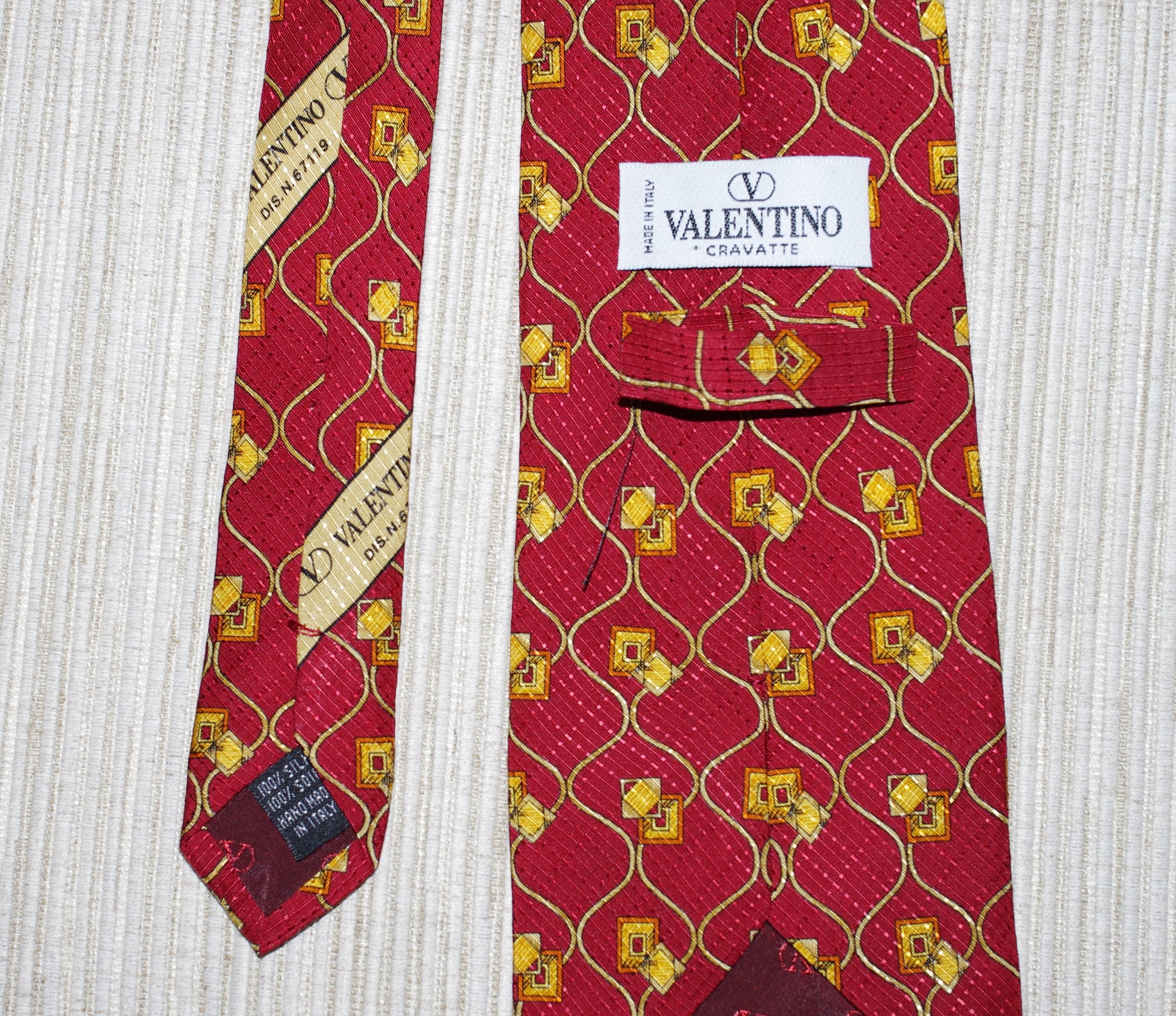 Valentino Cravatte Silk Red Yellow Gold Print Vintage Necktie 56x