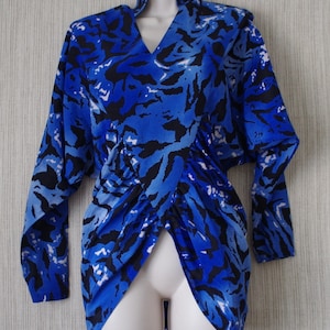 VINTAGE BELTRAMI Italy Silk Blue Print Asymmetrical Hem Ruffle Front Padded Shoulder Women Top Blouse Size:42