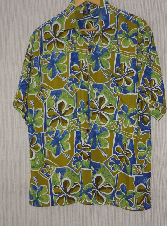 Hibiscus Collection Hawaii Rayon Green Print Short