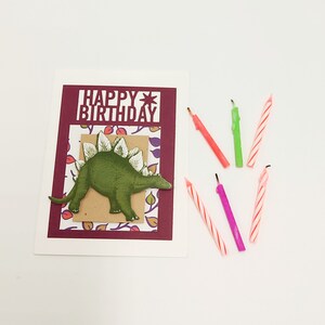 Joyeux anniversaire dinosaure, une carte festive pour enfants, taille standard 4,5 x 5,5