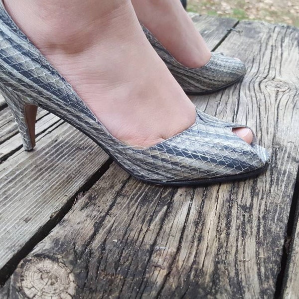 Vintage Jonathan's Reptile Skin Heels 7.5 M Leather 1950's Peep toe Shoes