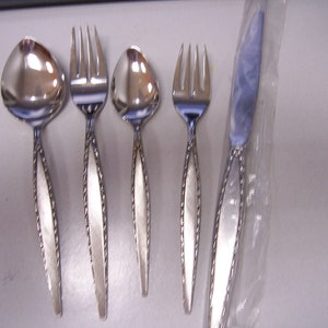 5 Piece Place Setting Venetia (Stainless) by ONEIDA SILVER