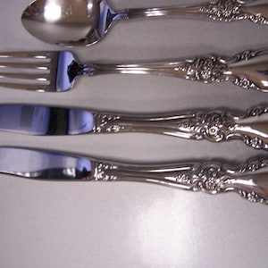 Louisiana (Stainless) by ONEIDA SILVER   2 Knives, 1 Fork & 1 Teaspoon