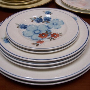 2 Dinner Plates, 3 Salad Plates and 2 Bread & Butter Plates - Glimmer NORITAKE