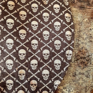 16.5 In Skulls Tree Skirt, Halloween Tree Skirt