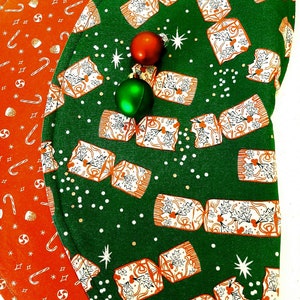 17 In Party Crackers Tree Skirt, Christmas Mini Tree Skirt