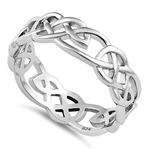 May include: Sterling silver Celtic knot ring with a detailed, intricate design. The ring is made of polished silver and has a 925 stamp.