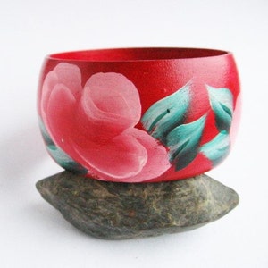 Hand-painted wood bracelet FLOWERS beautiful green and red Ecological image 2