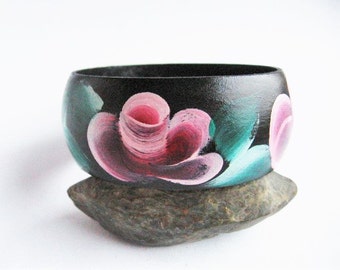 Pulsera de madera pintado a mano flores hermoso negro ecológico verde y rojo