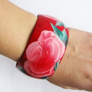 Hand-painted wood bracelet FLOWERS beautiful green and red Ecological image 4