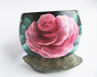 Pulsera de madera pintada a mano ROSAS hermosas NEGRAS verdes y rojas Ecologicas