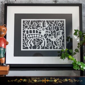 Murmures entre les bois et les ailes - Série folklorique de la forêt - Art en papier découpé à la main, créatures des bois encadrées, décoration murale fantaisiste