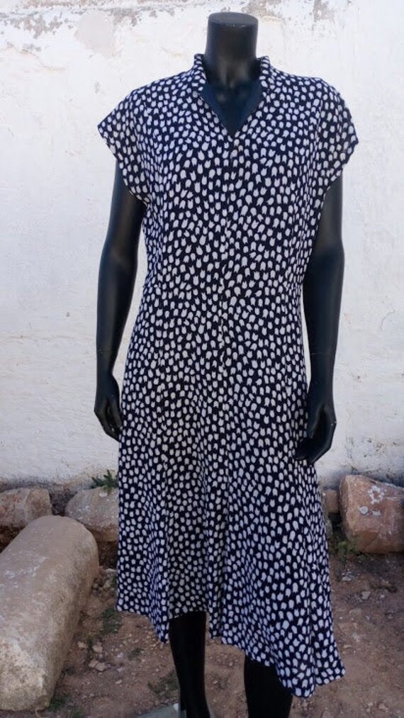 Navy blue and white floaty flirty tulip flower flo