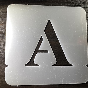 Set di stencil con lettere – Alfabeto maiuscolo, minuscolo e numeri – 4 misure (40–100 mm) – Stencil in plastica riutilizzabili