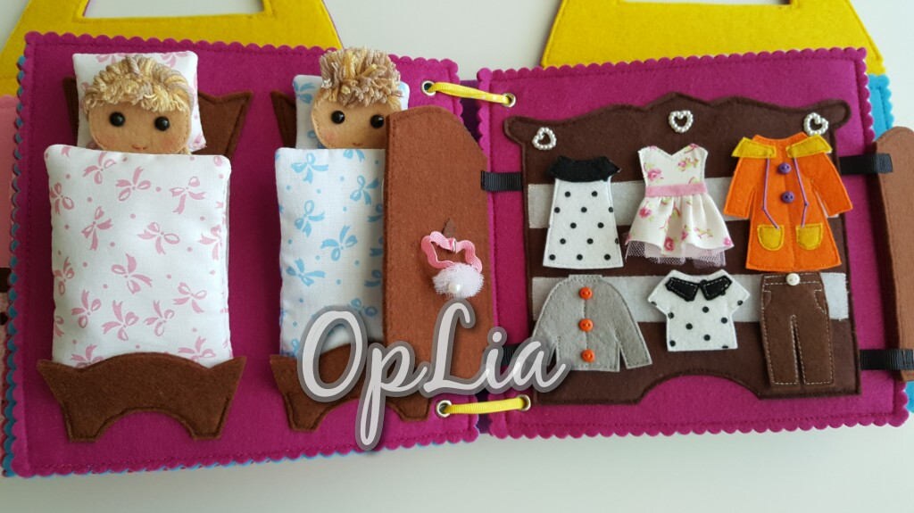 Livre de la maison de poupée / 14 pages / feutre livre / | Etsy