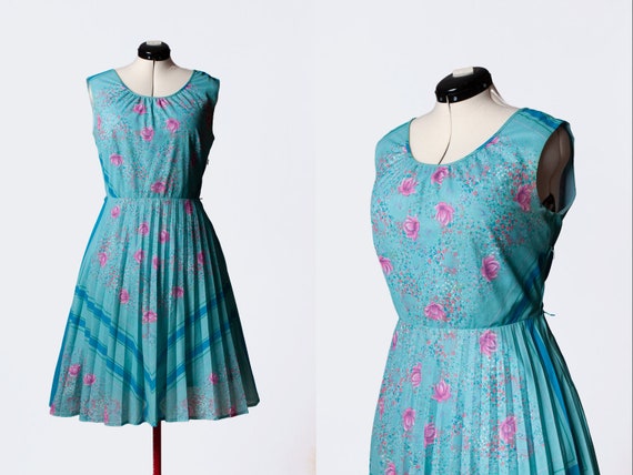 1970s border print dress