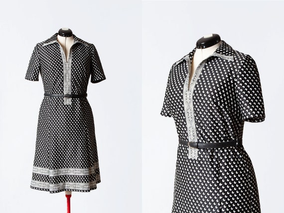 1970s border print day dress