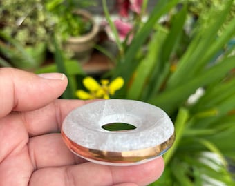 Soporte de esfera de carga de selenita con infusión de cobre/soporte de cristal para limpieza, carga y exhibición de energía