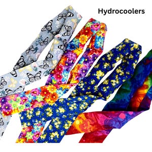 Bleiben Sie den ganzen Tag cool mit unseren wiederverwendbaren kühlenden Krawatten - 4 Taschen, waschbar, wiederverwendbar. Tragen Sie als Halskrawatte oder Stirnband.