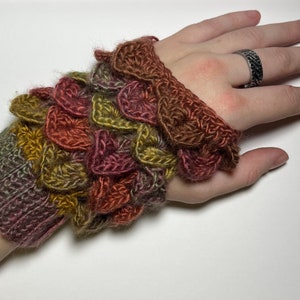 Dragonscale fingerless gloves in rust and gold tones image 2