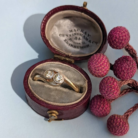Antique 1930s 18ct Gold Diamond Ring - image 2